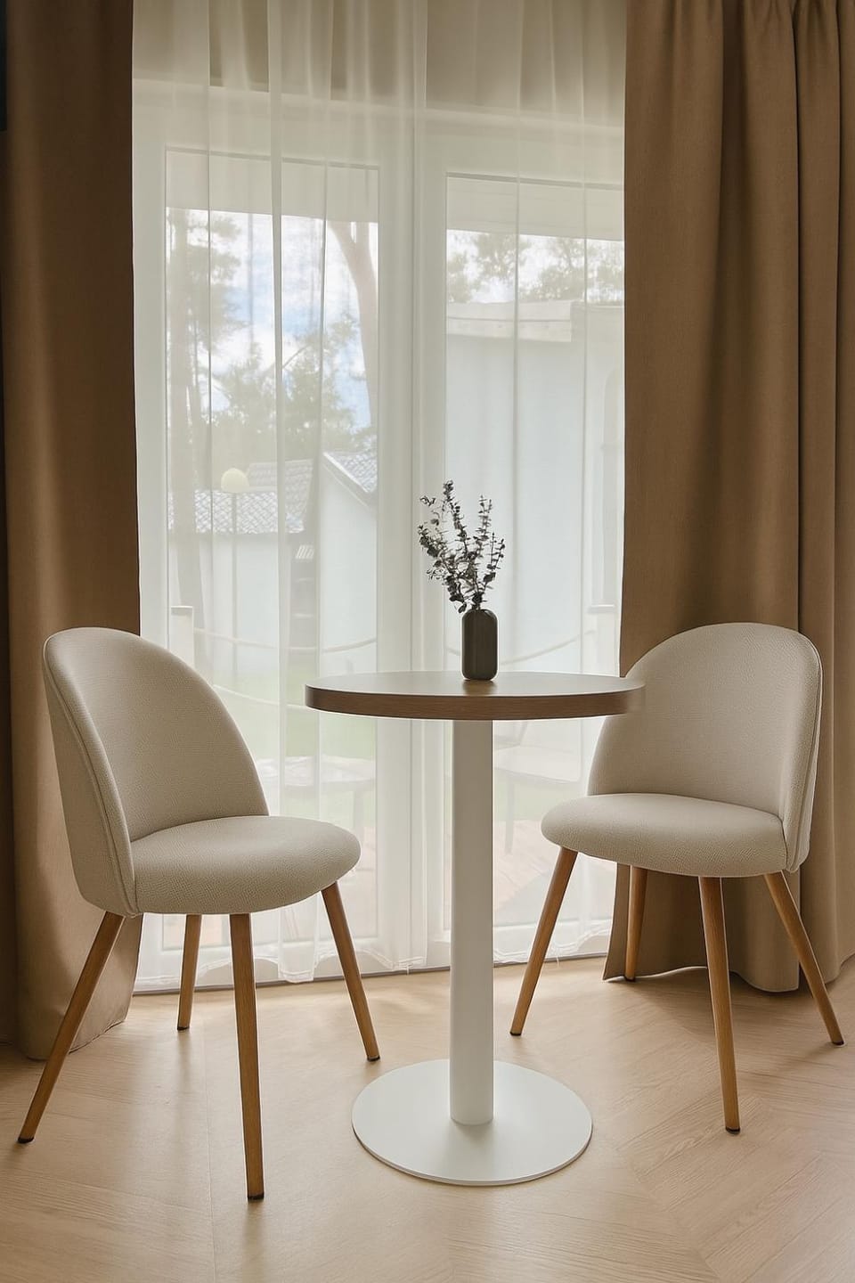 Kitchen or kitchenette, Seating area, Dining area