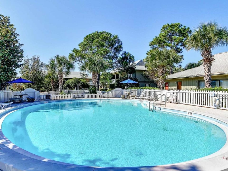 Sunny Daze at Beachwood Villas - Walk to Beach Outdoor Pools & More House in South Walton County