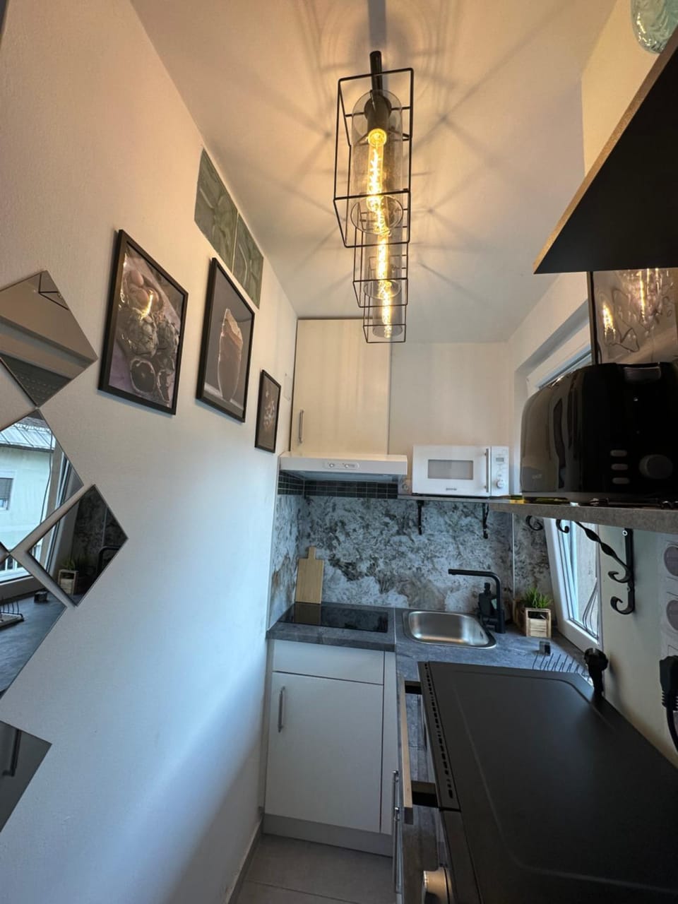 Kitchen or kitchenette, Dining area, oven, stove