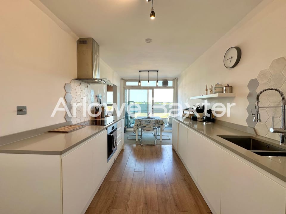 Kitchen or kitchenette, dishwasher