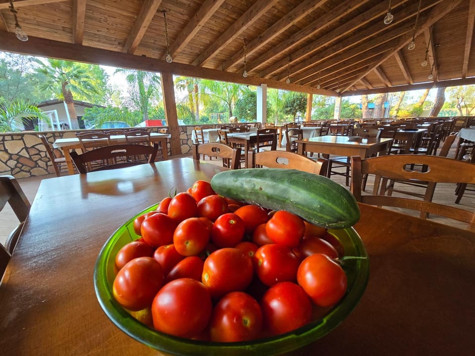 Restaurant/places to eat, Food and drinks, Food