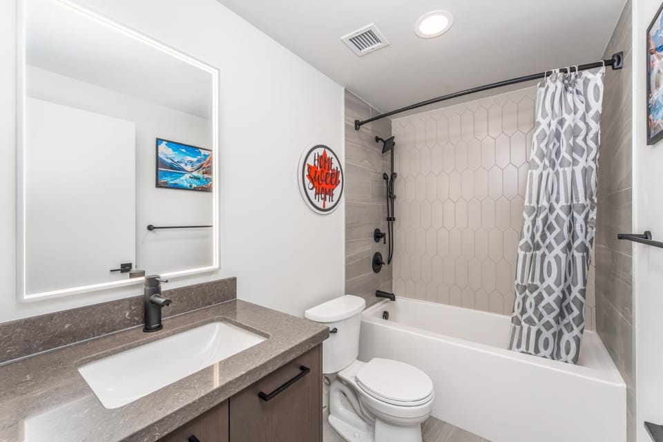 4 Bedroom 3 Bath & 8 Beds with Best Amenities in Canmore Apartment in Canmore