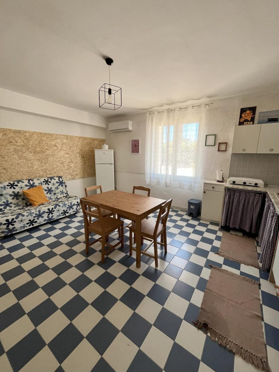 Kitchen or kitchenette, Living room