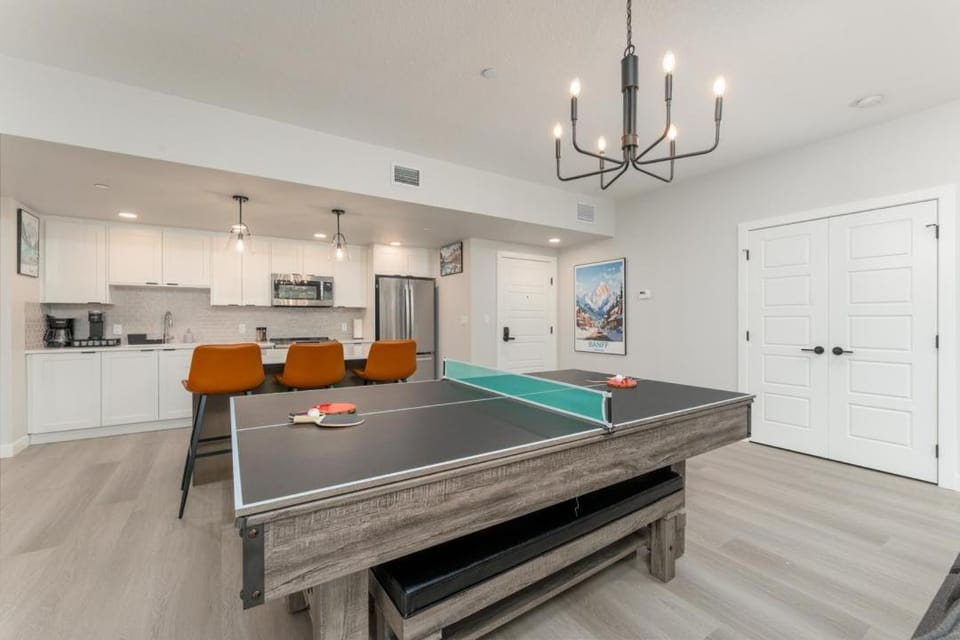 Game Room, Table tennis, Kitchen or kitchenette, Dining area