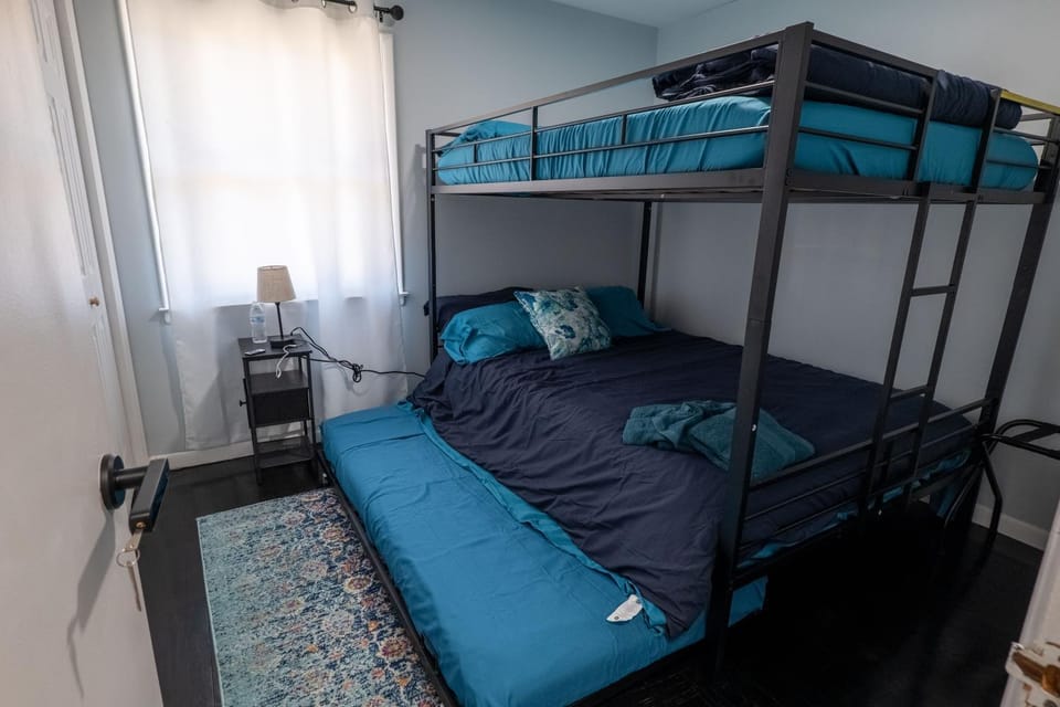 Bed, Photo of the whole room, Bedroom, bunk bed, towels