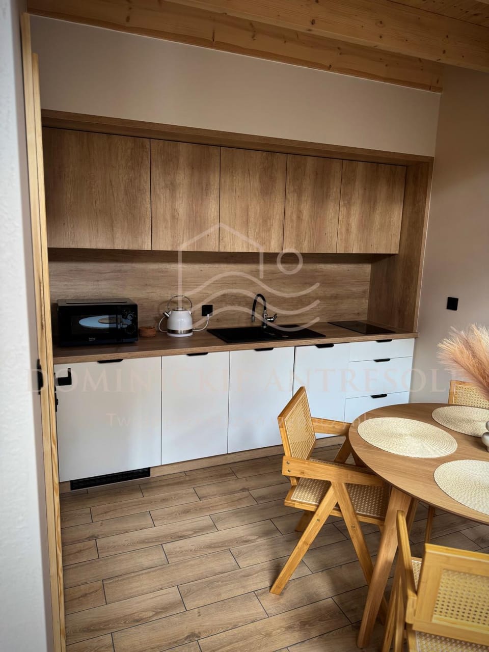 Kitchen or kitchenette, Dining area, stove