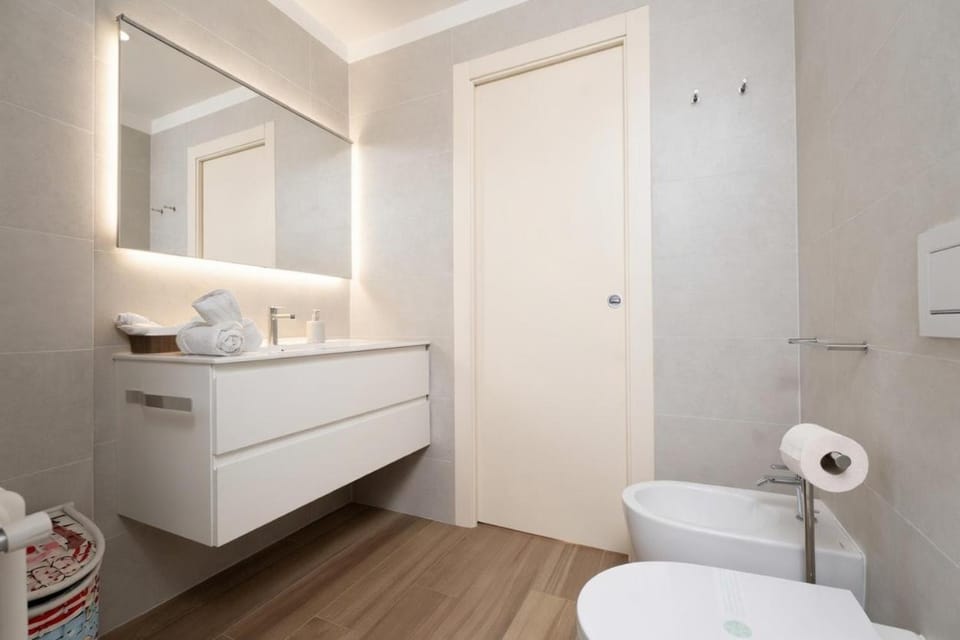 Como Borghi Two-room apartment near old town with AC Apartment in Como