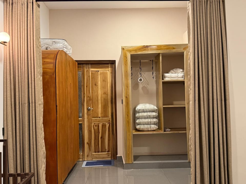 Bathroom, towels, wardrobe