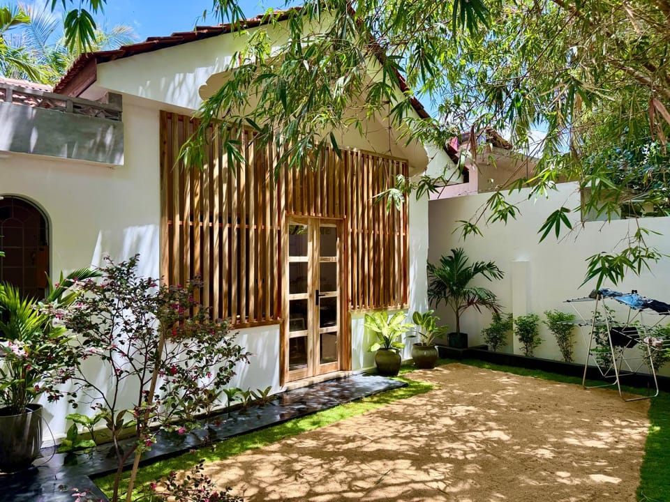 Property building, Spring, Day, Garden, Garden view