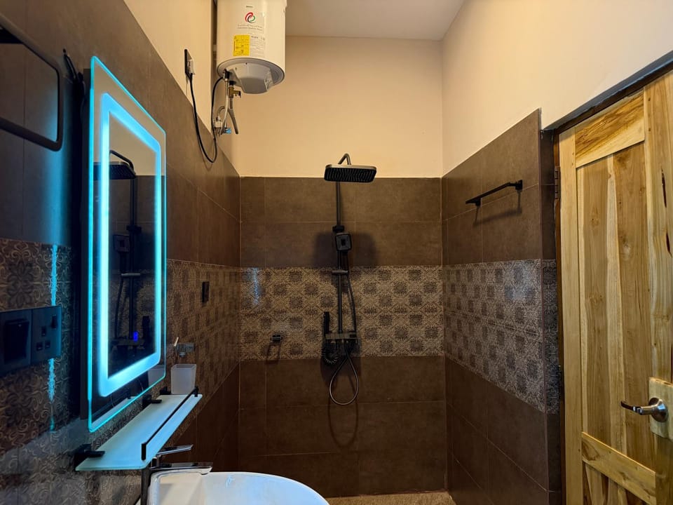 Toilet, Bathroom, towels