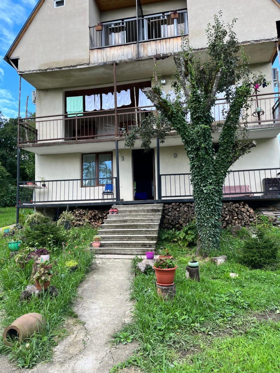 Facade/entrance