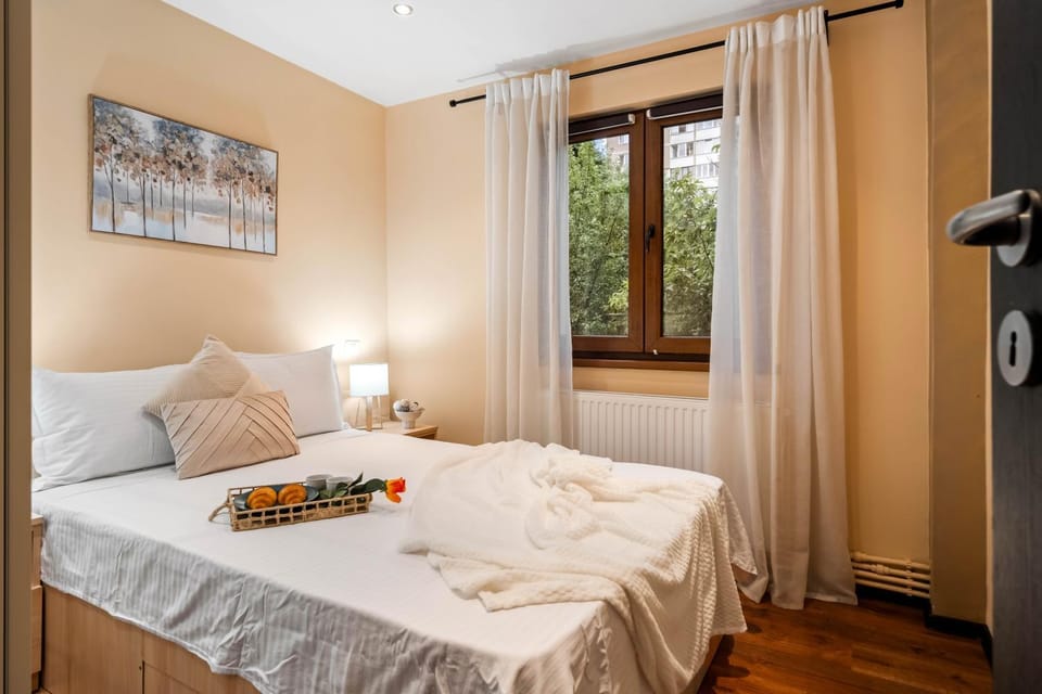 Bed, Photo of the whole room, Bedroom, towels