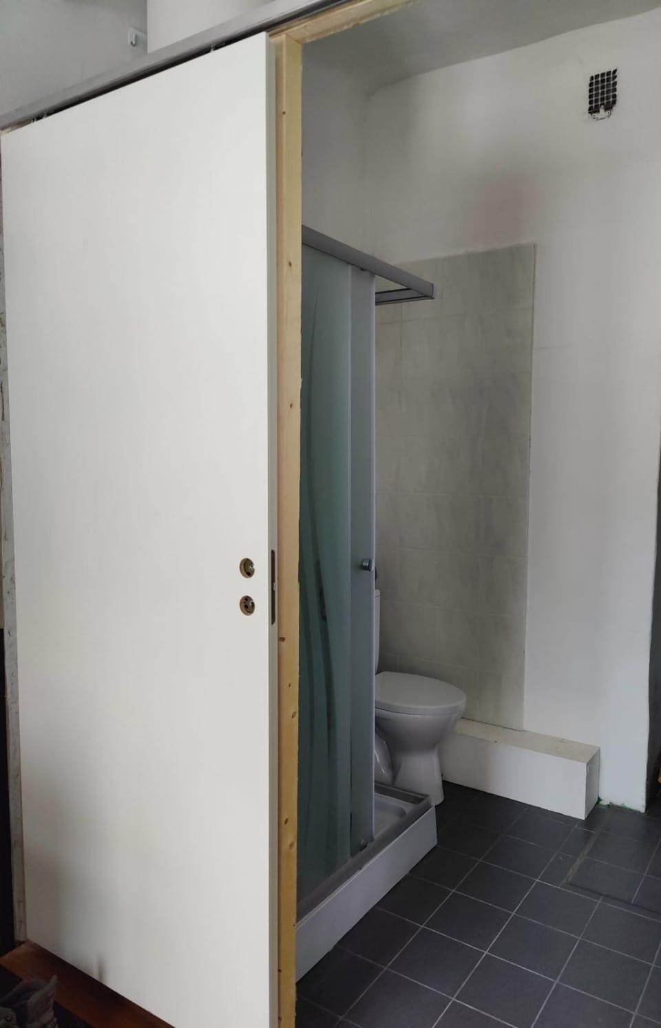 Shower, Toilet