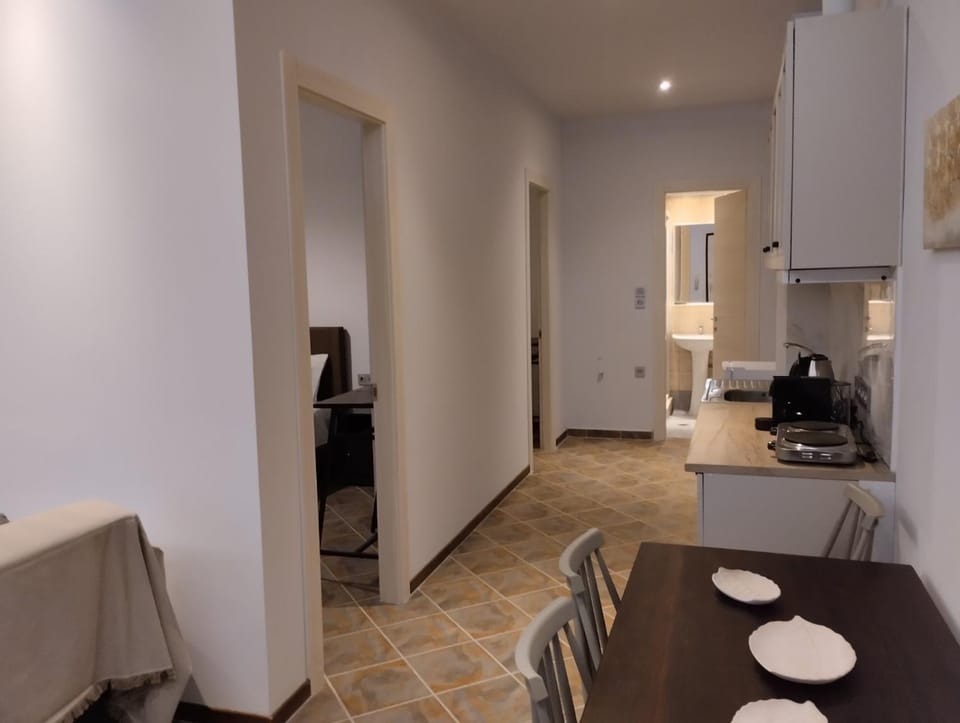 Coffee/tea facilities, Dining area, stove