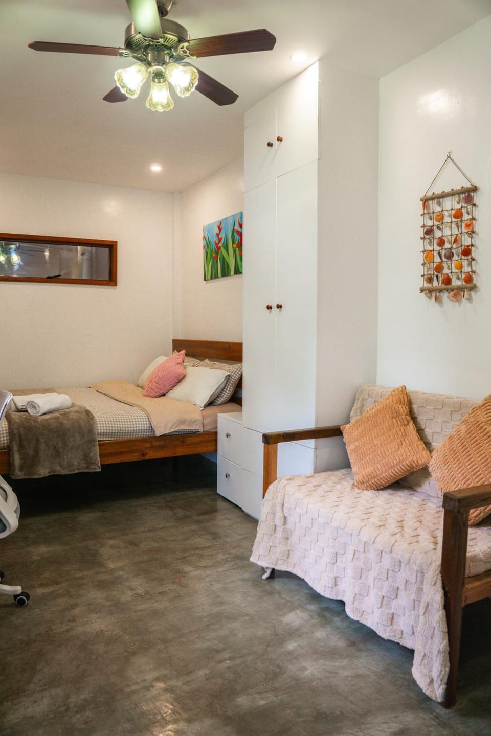 Bed, Photo of the whole room, Seating area, Bedroom, wardrobe