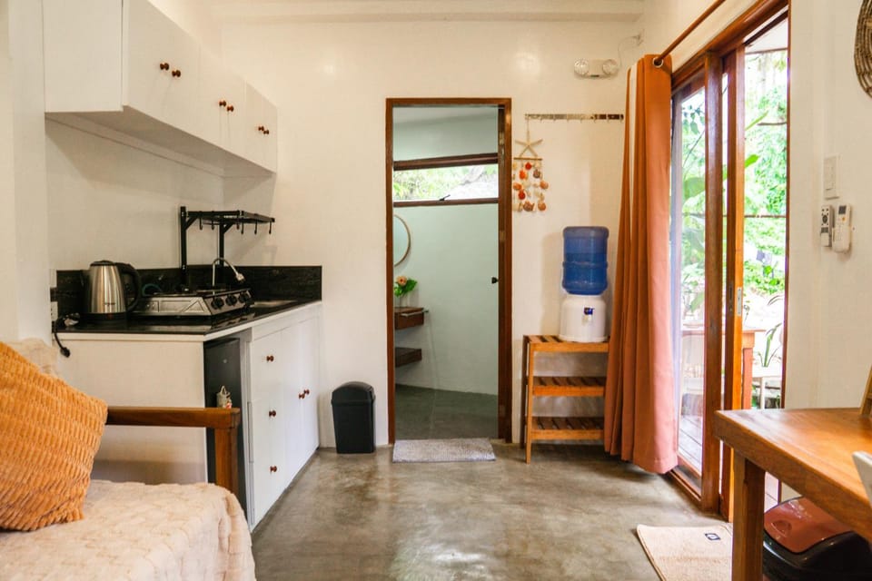 Bathroom, Kitchen or kitchenette, Photo of the whole room, Seating area, Dining area, stove