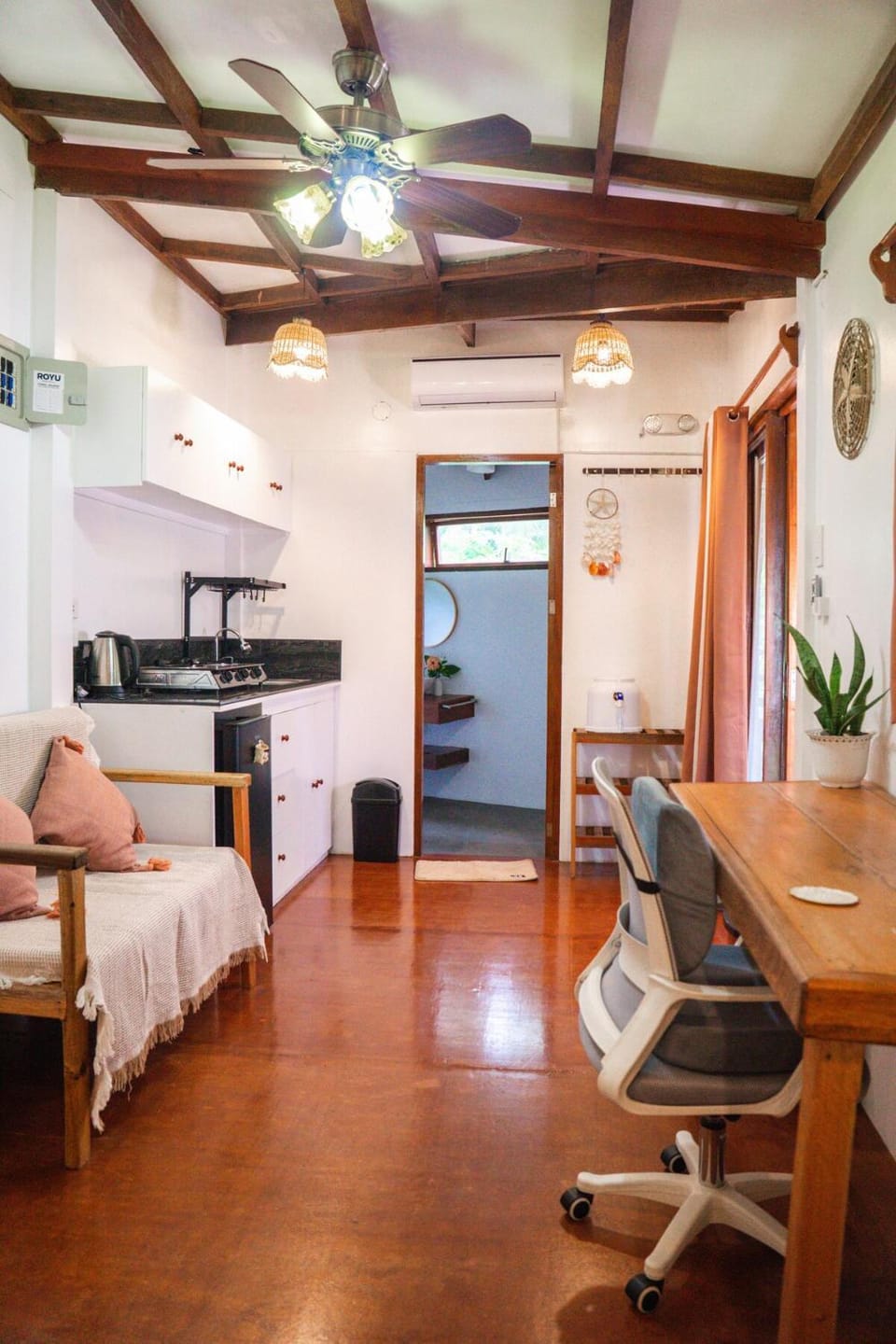 Kitchen or kitchenette, Living room, Photo of the whole room, Seating area, Dining area, Bedroom, air conditioner