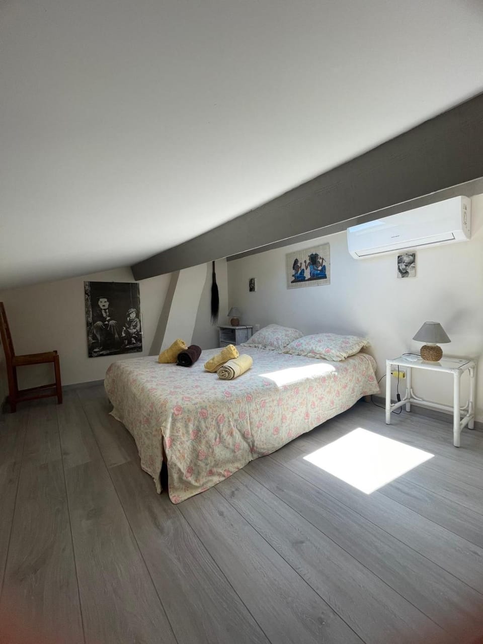 Bed, Photo of the whole room, Bedroom
