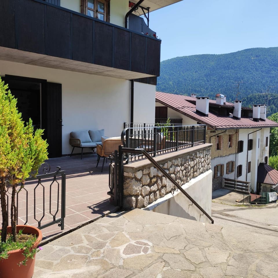 Property building, Patio, Day, Natural landscape, Balcony/Terrace, Mountain view