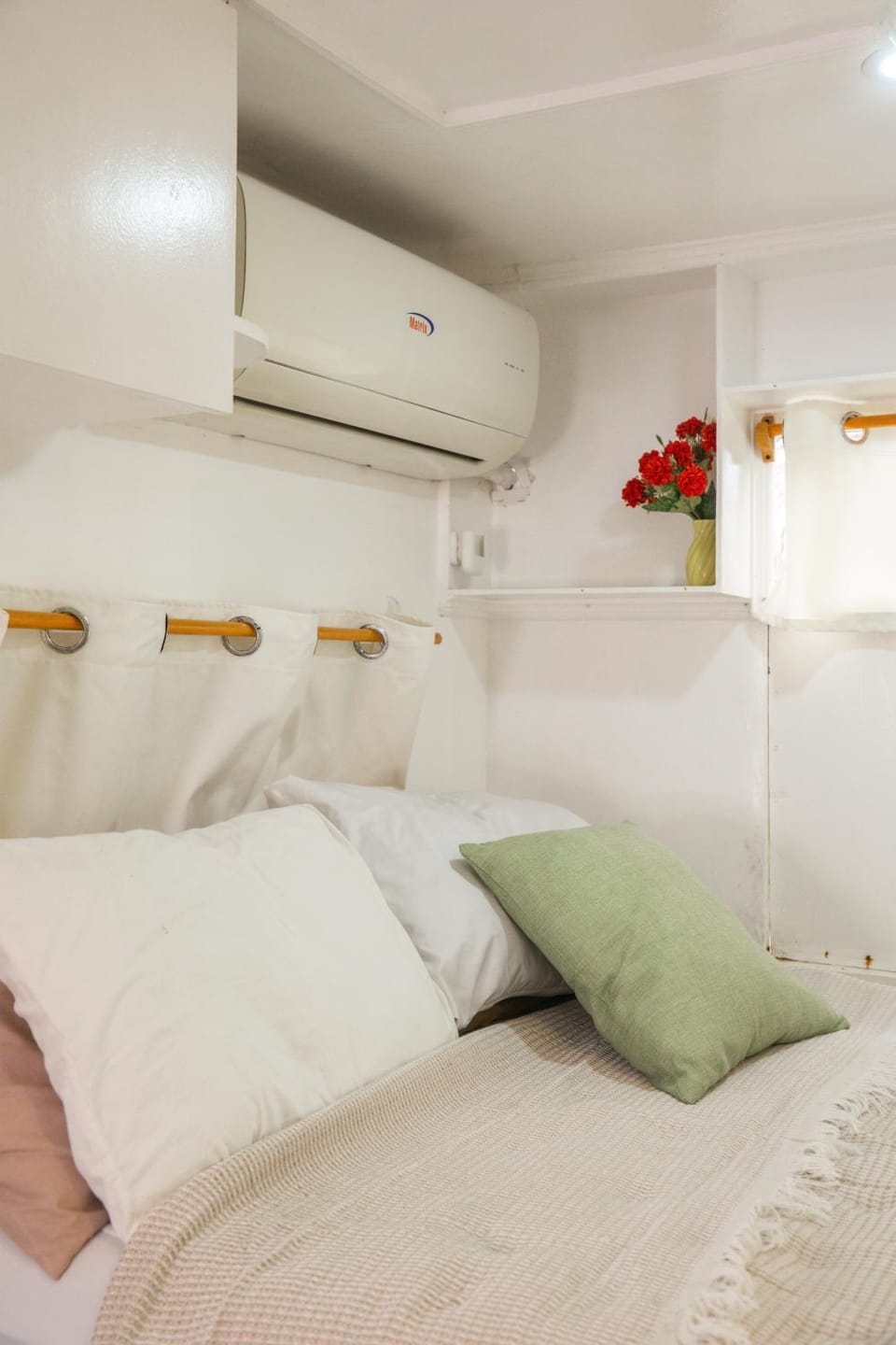 Bed, Bedroom, air conditioner