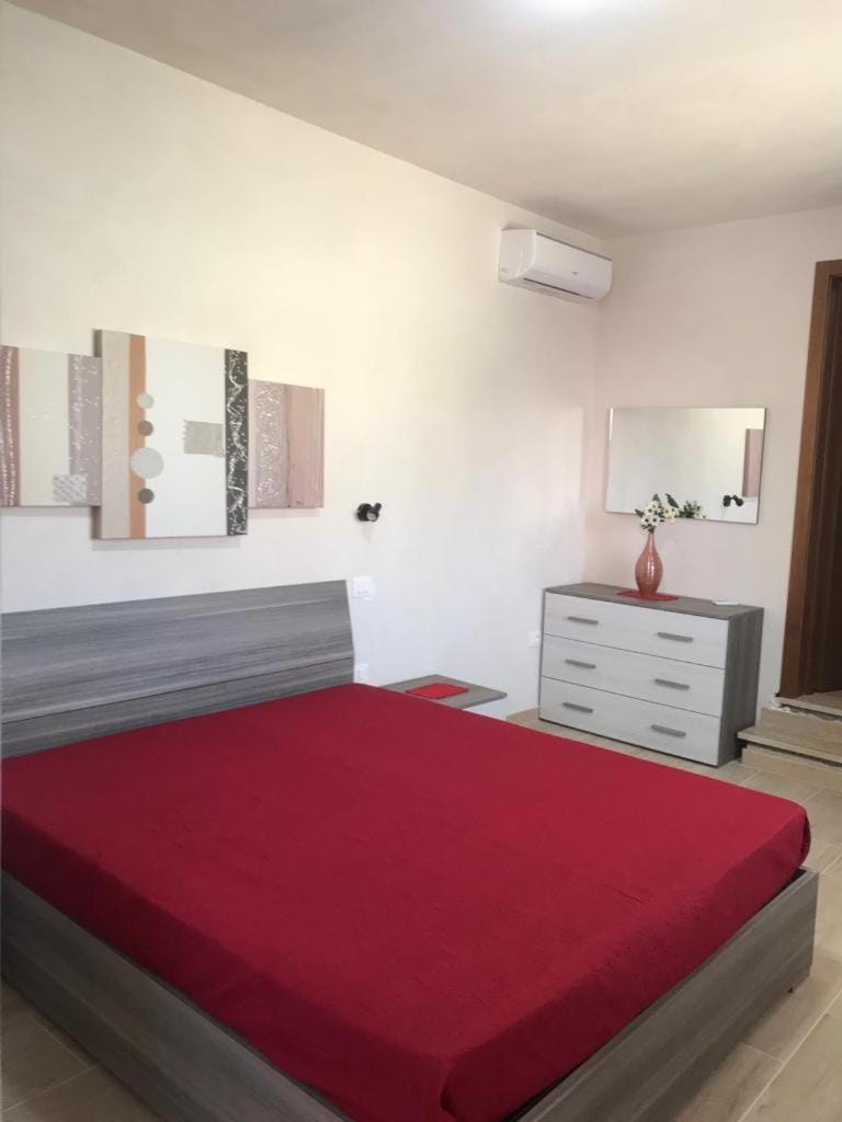 Bedroom, wardrobe, air conditioner