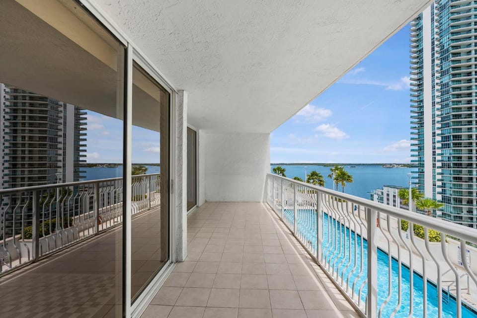 View (from property/room), Balcony/Terrace, Pool view, Sea view, Swimming pool