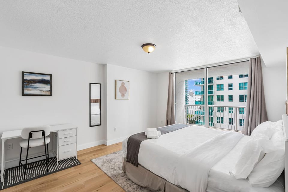 Bed, Living room, Seating area, Bedroom, towels