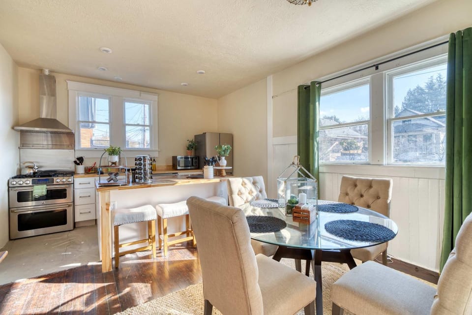 Dream Two-Bedroom in Laurelhurst - 97 WalkScore House in Portland
