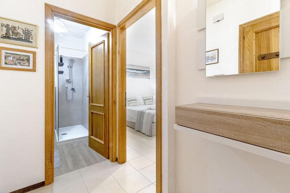 Bed, Bathroom, Photo of the whole room