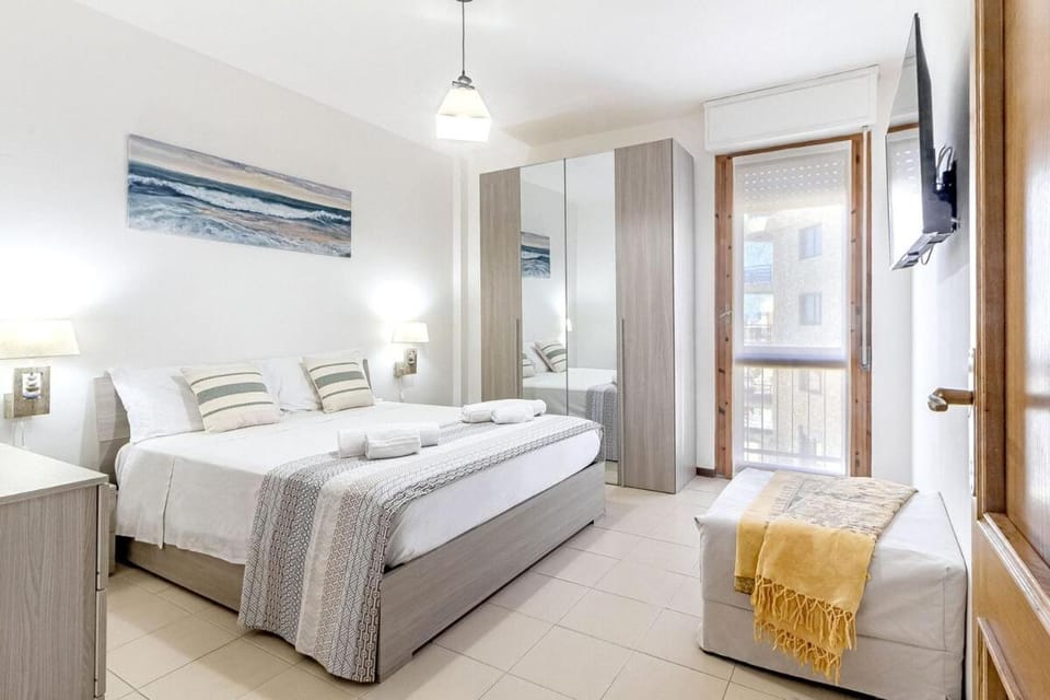 Bedroom, towels, air conditioner