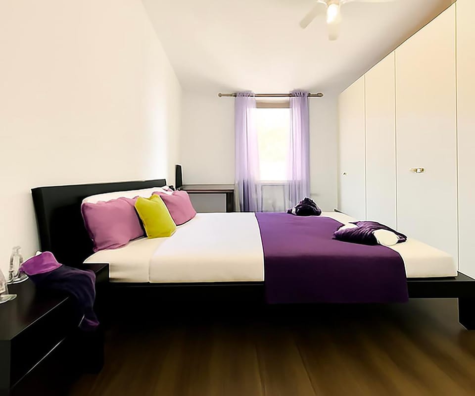 Photo of the whole room, Decorative detail, Bedroom
