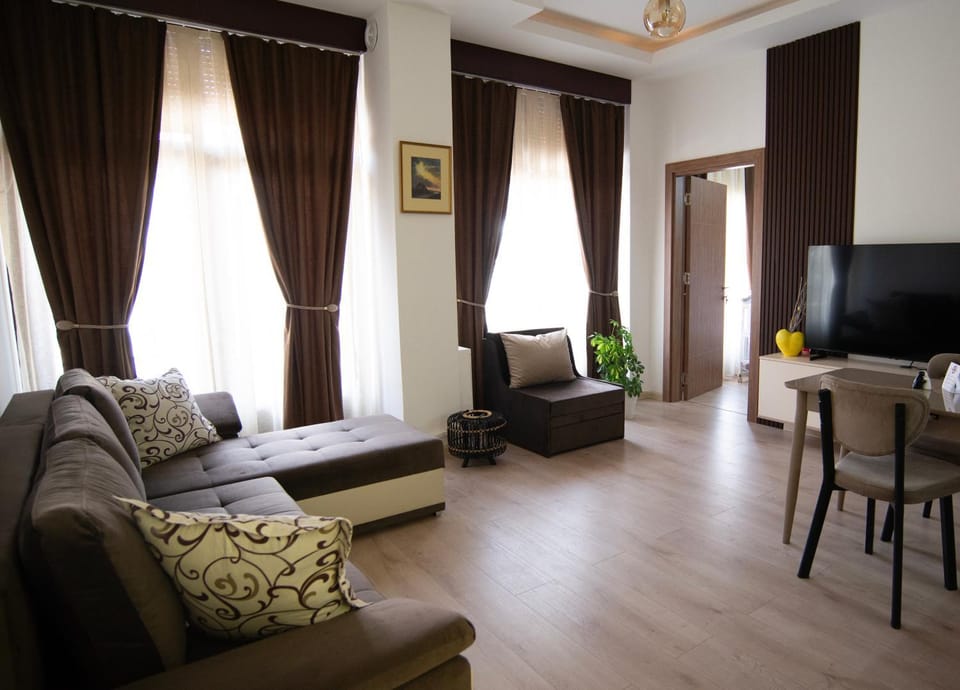 TV and multimedia, Living room, Dining area