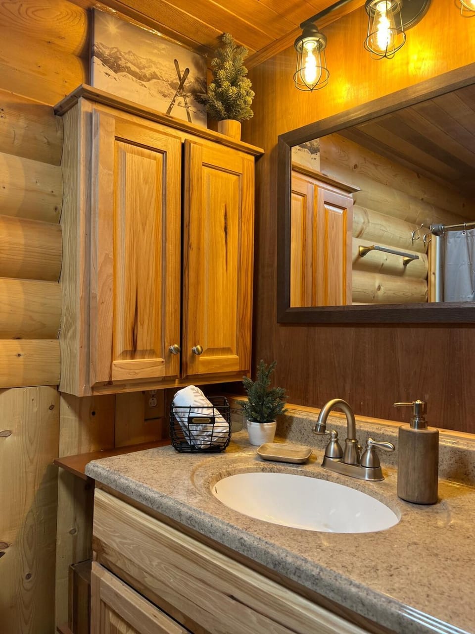 Alyeska Spruce Cabin Cabin in Girdwood