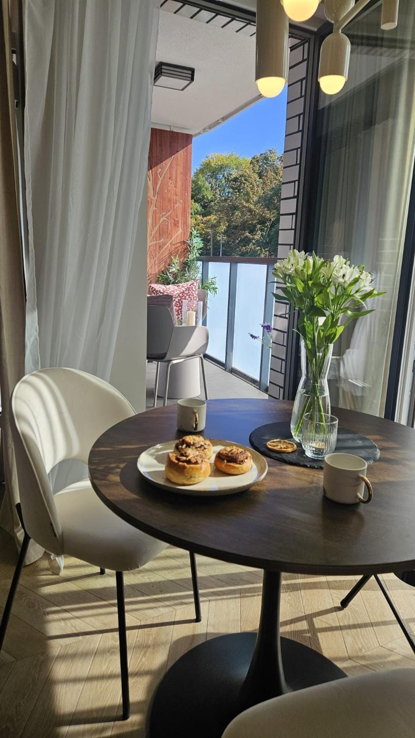 Dining area, Food
