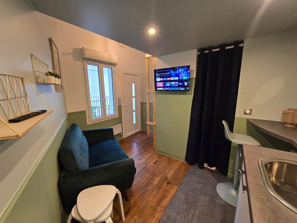 TV and multimedia, Living room, Dining area