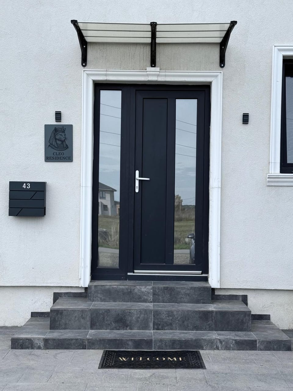 Facade/entrance