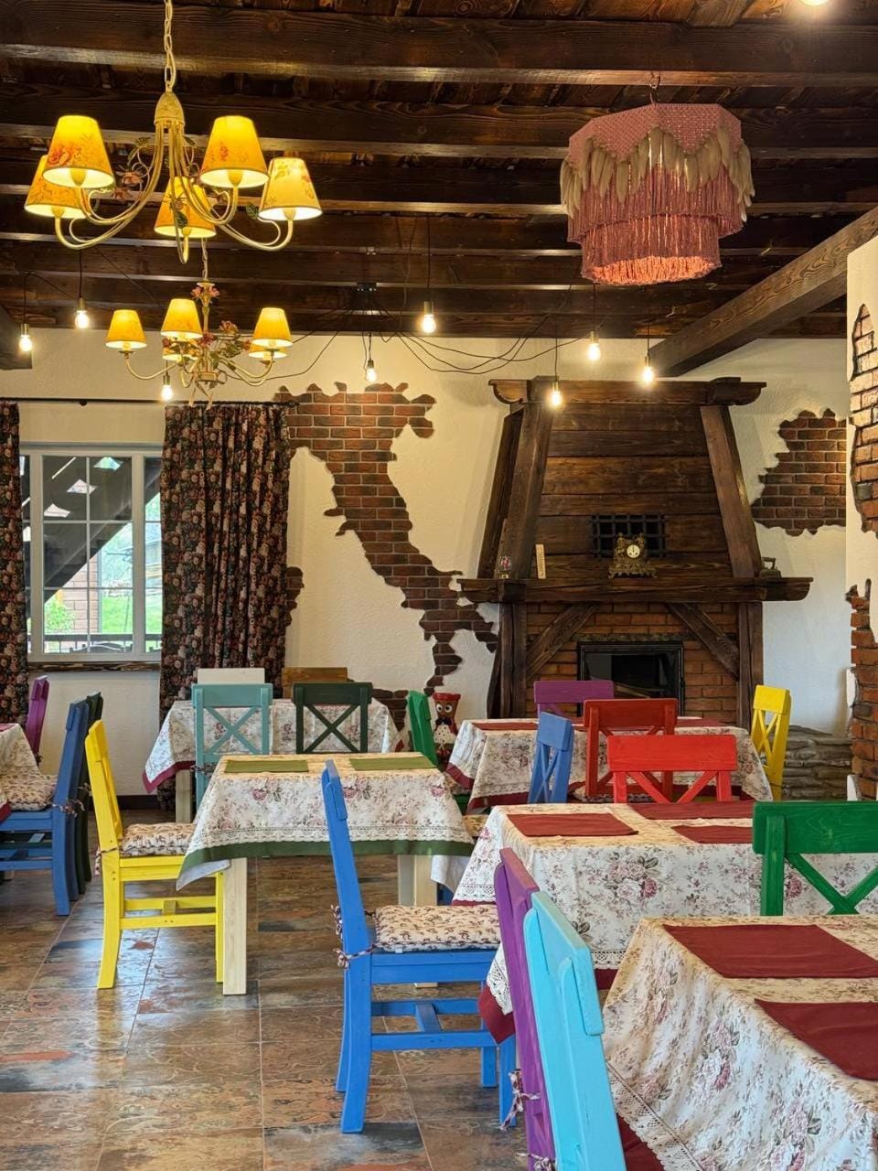 Restaurant/places to eat, Banquet/Function facilities, fireplace