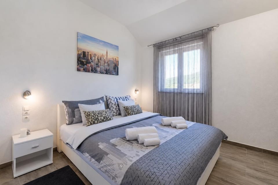 Bed, Photo of the whole room, Bedroom, towels, wardrobe