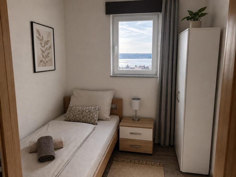 Bed, Photo of the whole room, Bedroom, wardrobe
