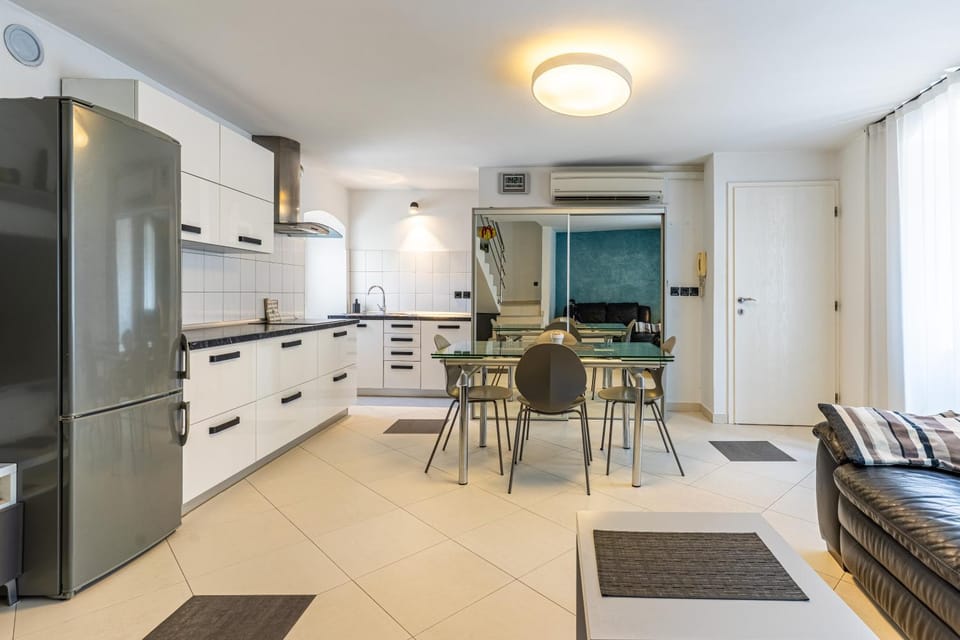 Kitchen or kitchenette, Living room, Dining area, air conditioner