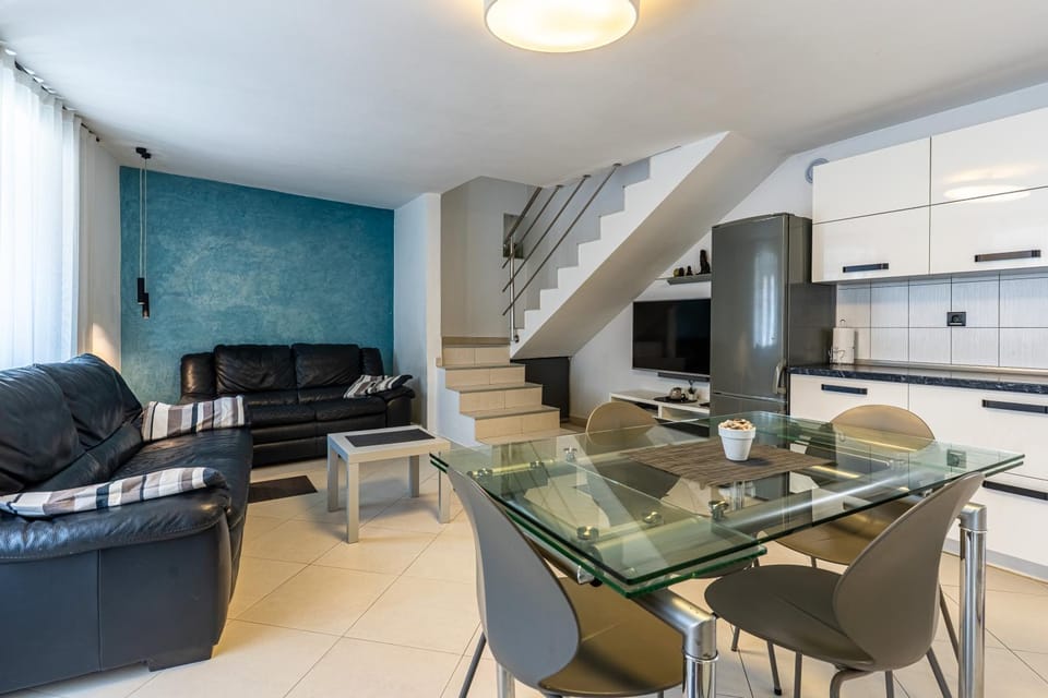 TV and multimedia, Kitchen or kitchenette, Living room, Dining area
