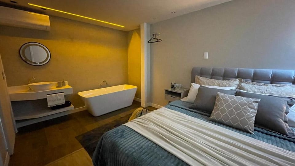 Loft novo com banheira de imersão a 5min da Vila Germânica ar e garagem Apartment in Blumenau