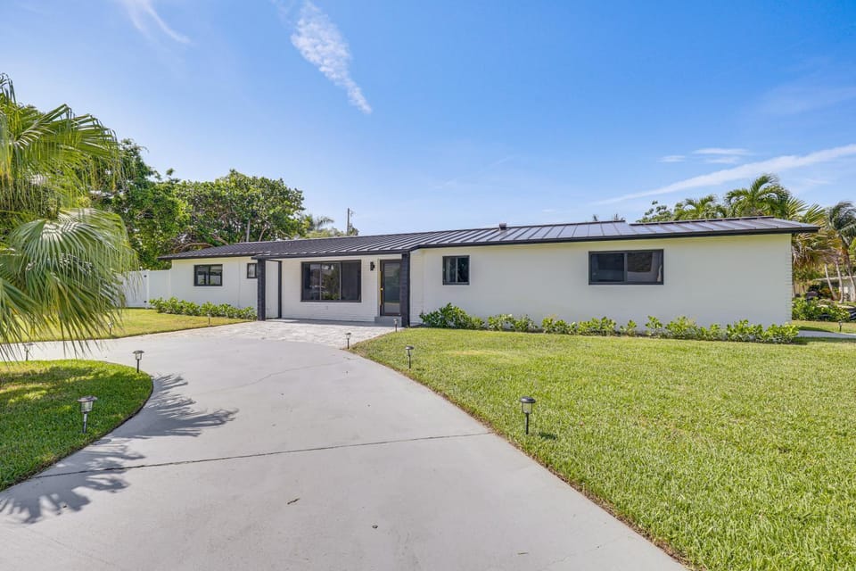 3 Mi to Sand & Surf: Delray Beach Home w/ Patio! House in Gulf Stream
