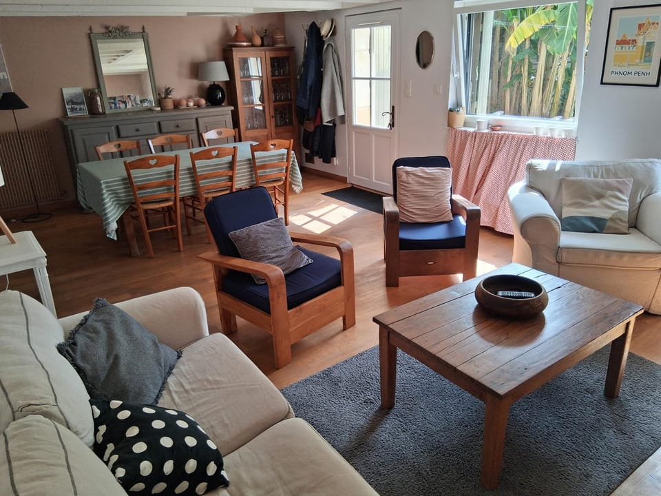 Living room, Seating area