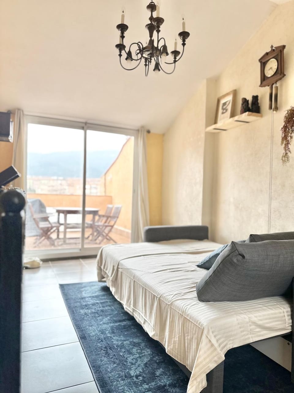 Bed, Living room, Bedroom, Mountain view