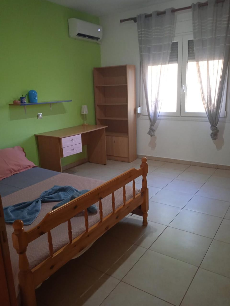 Bed, Bedroom, air conditioner