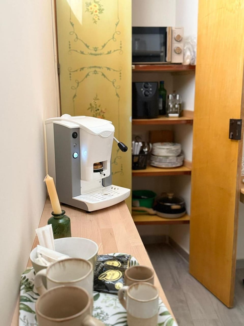Kitchen or kitchenette, Internal: Not applicable to any particular room