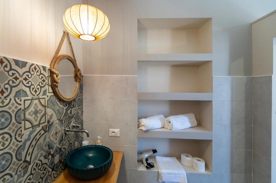 Toilet, Bathroom, towels