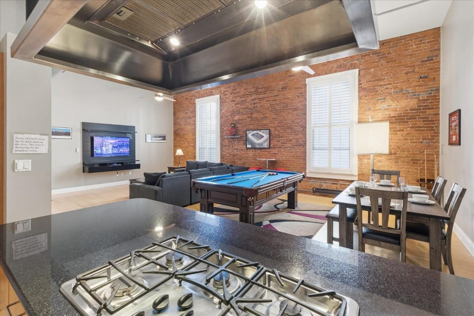 1800 Sq Ft Loft Downtown Near Convention Center Apartment in Indianapolis