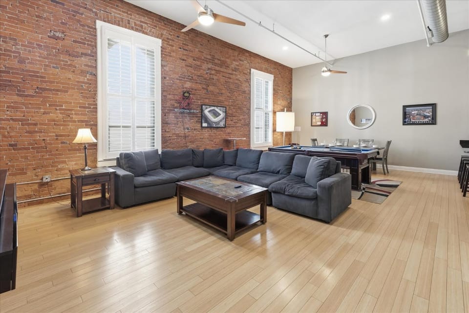 1800 Sq Ft Loft Downtown Near Convention Center Apartment in Indianapolis